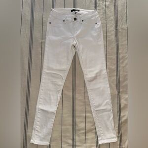 1822 DENIM Woman’s Classic Skinny White Jeans